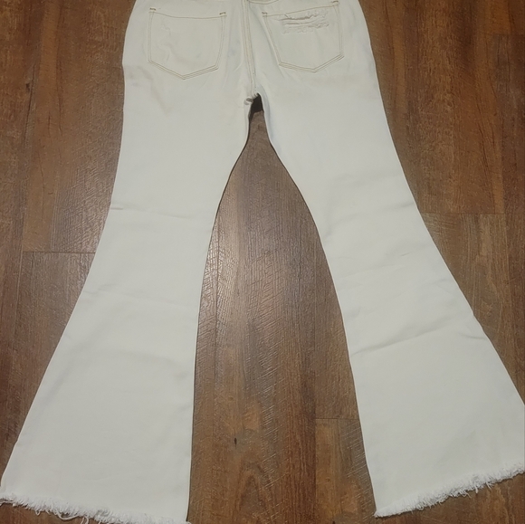 NWT Vervet Flare White Jeans - Picture 2 of 3